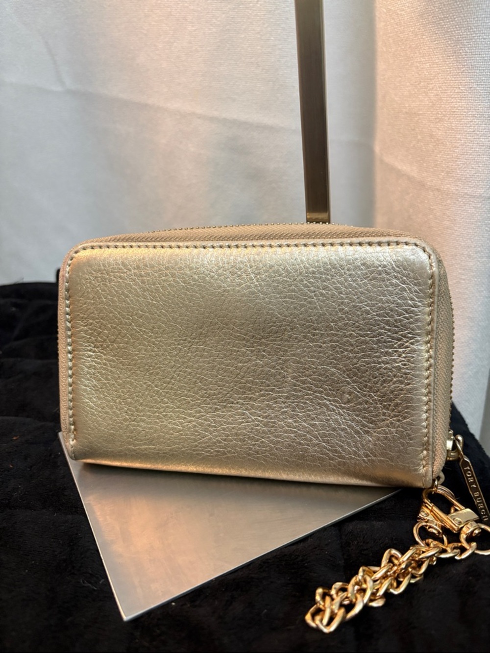 Tory Burch Metallic Gold Leather Zip Wallet - Picture 4 of 17